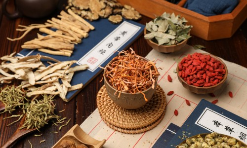 脸上长痘痘怎么消除有效方法-脸上长痘痘了吃什么网 :分享脸上长痘痘了吃什么药-脸上长痘痘了吃什么草药知识